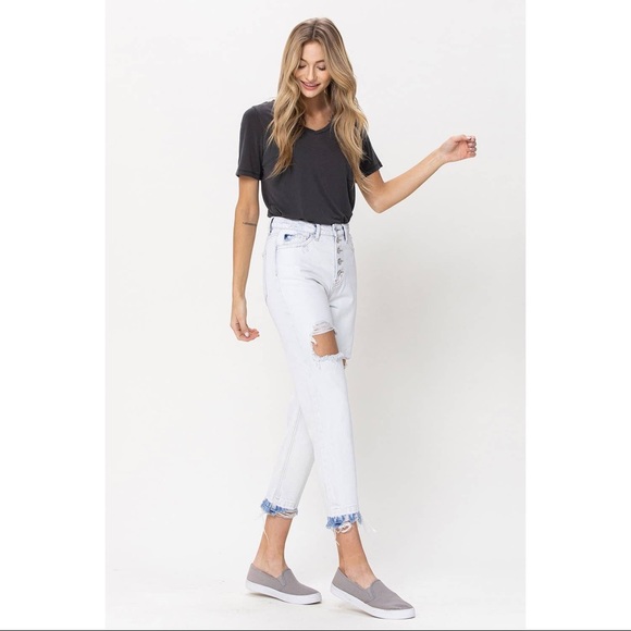 🔥HOST PICK🔥 CLEARANCE Grace Distressed Button-Up Mom Jeans - Picture 10 of 14